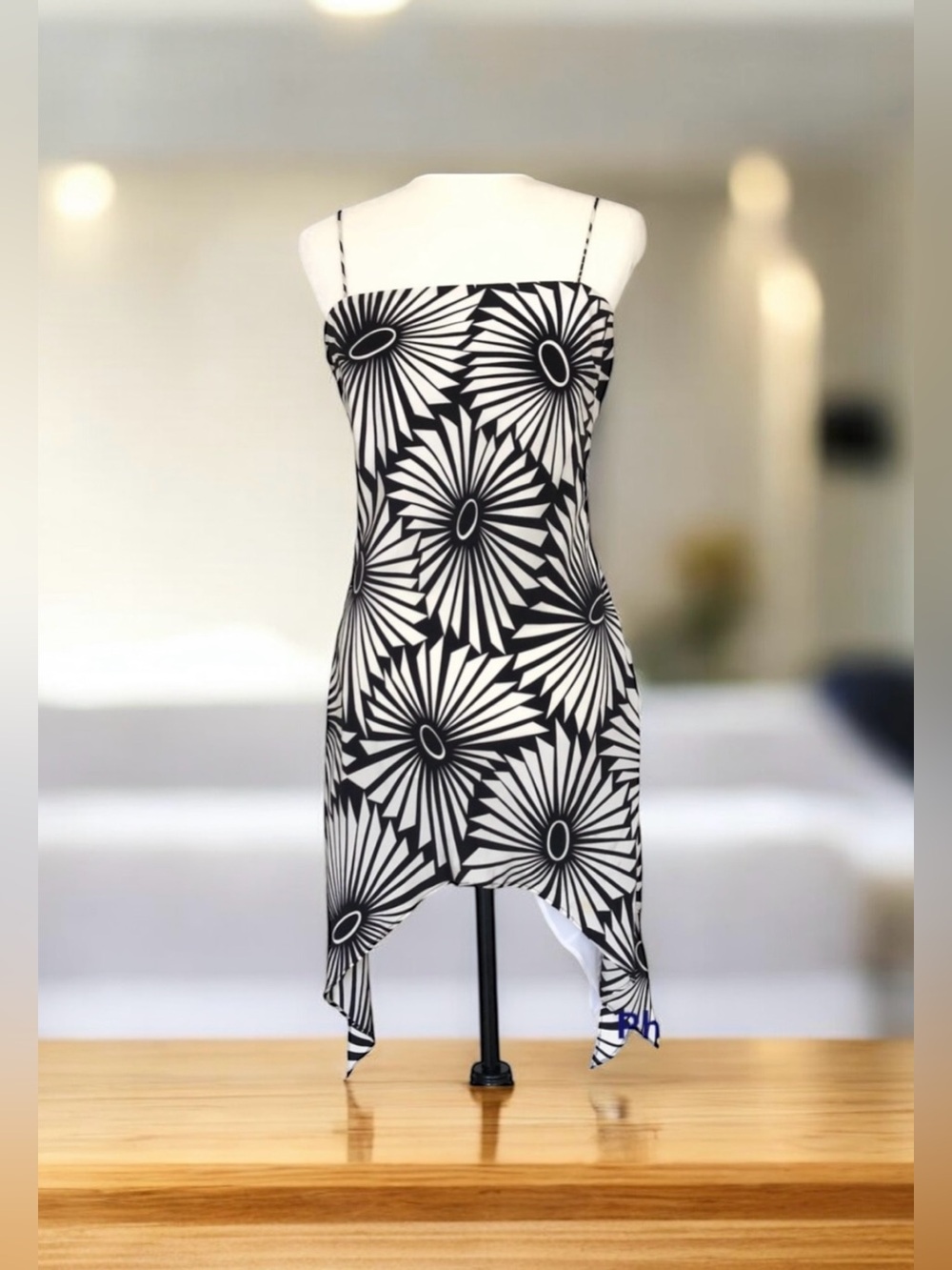100% Silk Flores & Flores Black and White Floral Print Mini Dress Women’s